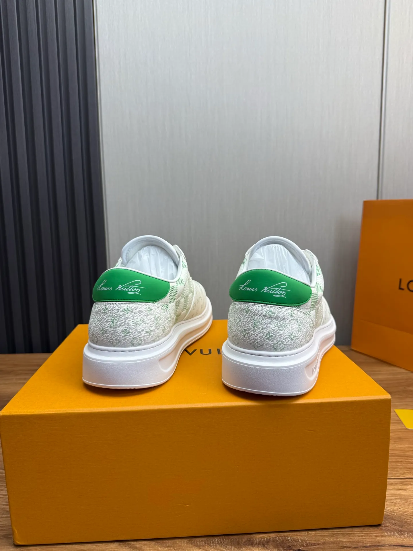 Men's shoes 💰840💰 LOUIS VUITTON [Luden Yiwei] The new trendy Lv is on the market 🎁, casual and fashionable men's shoes 👟 1:1 shipment ⬆️The upper is made of imported cowhide + cowhide mesh lining, the original wear-resistant rubber outsole, the version is simple and elegant, exclusive for trendy men. 38-45 (38.45 is non-refundable if made to order)